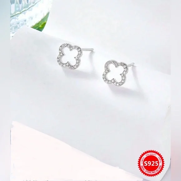 S925Stamped Silver Clover Design Earrings NWT - Picture 2 of 6